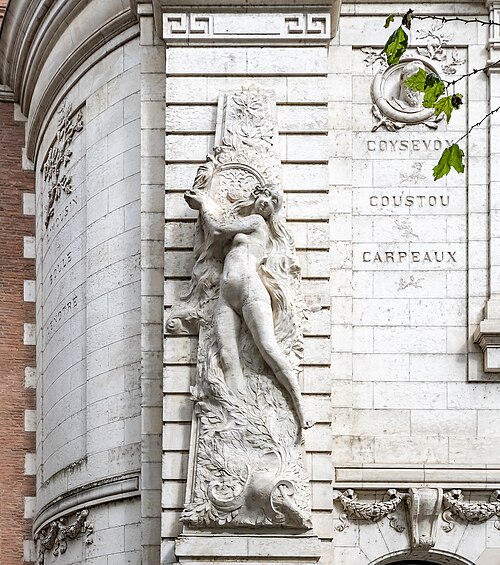 École supérieure des beaux-arts de Toulouse - Façade - allégorie de la sulpture par Alexandre Laporte en collaboration avec Blanc