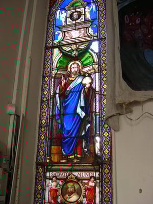 Qui est le personnage barbu et couronné avec pendeloques qui va sauver le monde, en médaillon au dessous du Christ ?