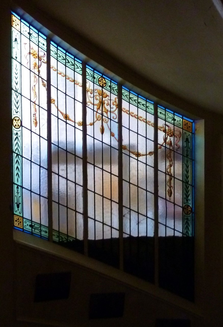 Une verrière entre le rez-de-chaussée et le premier étage. Rue Claire Pauilhac, probablement milieu 19ème.