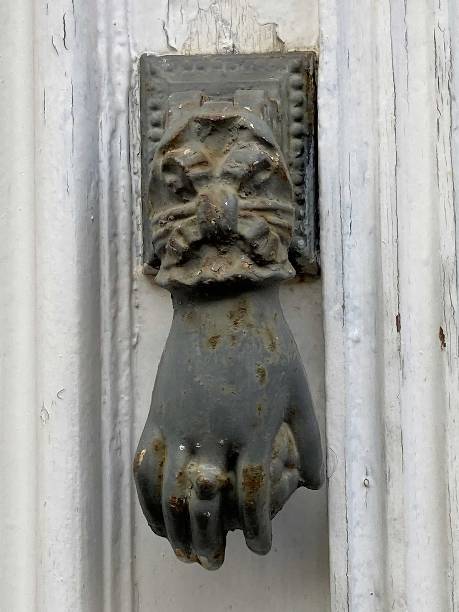 photo-9-main-peu-accueillante