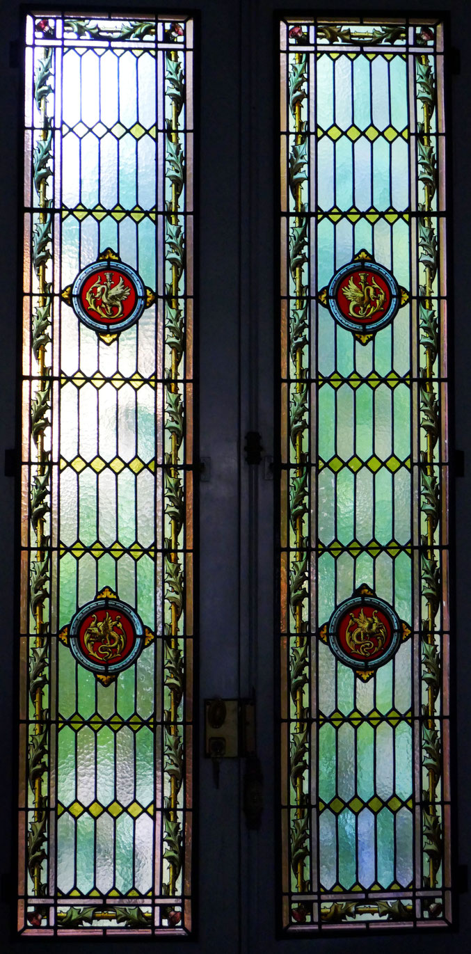 Trouvé dans le grenier de la maison au moment d'un cghangement de propriétaire et remonté dans une porte-fenêtre donnant sur le jardin. Rue des Chalets, probablement avant 1900 .