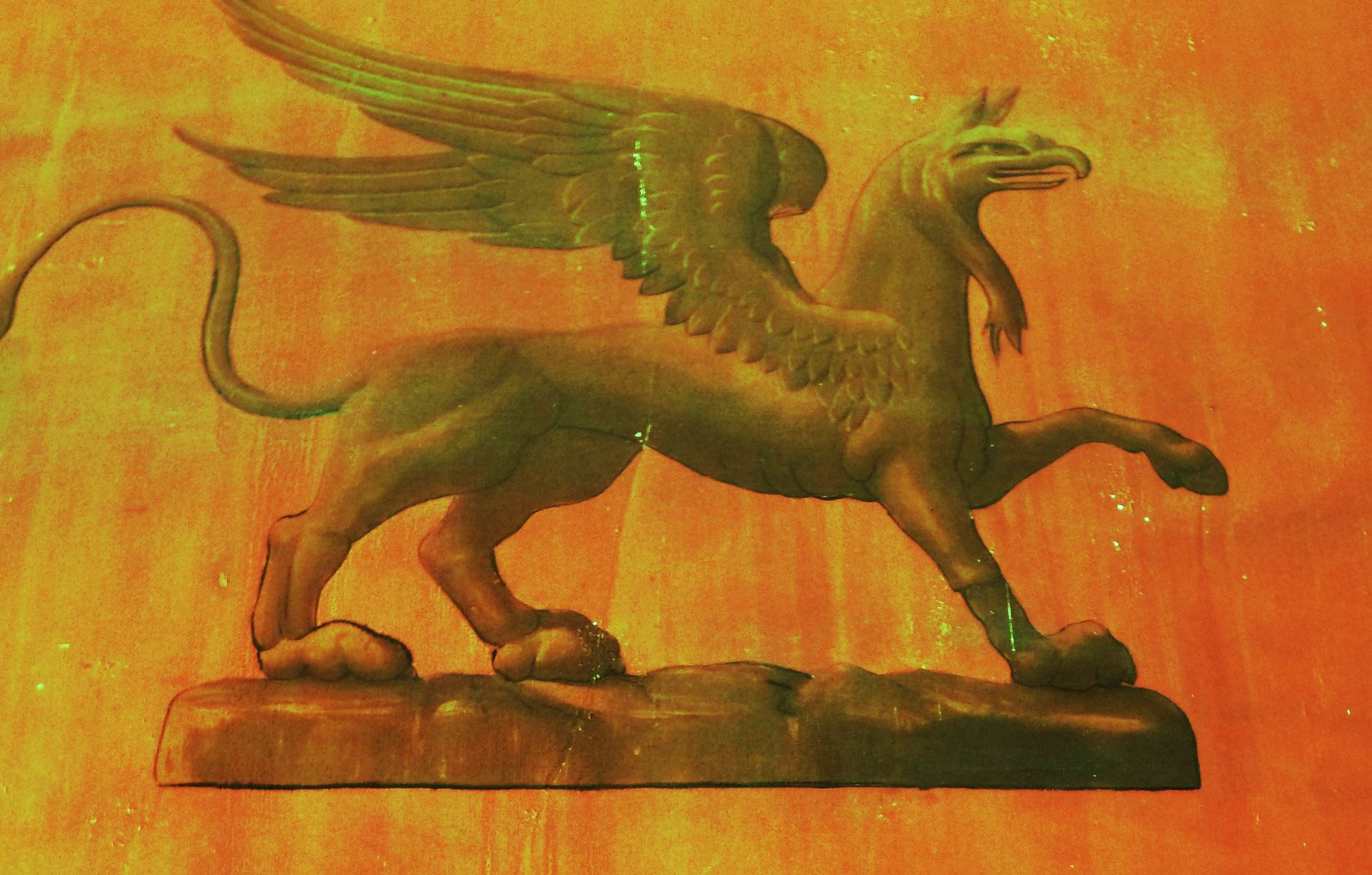 Rue Saint-Hilaire, peinture très foncée, sans doute un peu éloignée de l'originale