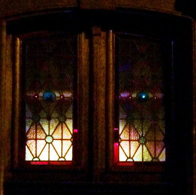 Rue Saint-Hilaire. Remarquez le rôle des cives bleues dans cette faible lumière (22 heures)