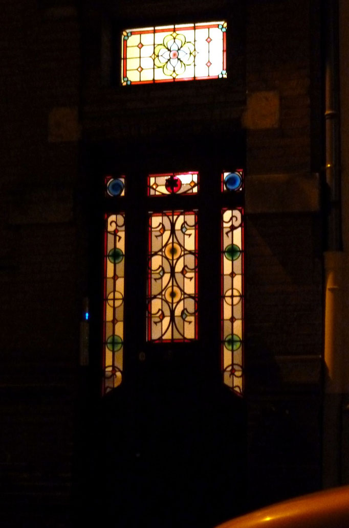Rue Volta, vers 1900. Très joli ensemble avec cabochons, cives, grille...