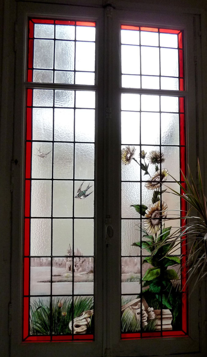 Les hirondelles annoncent le printemps, mais un peu de soleil réveillerait la scène de ruines. Probablement 1908.