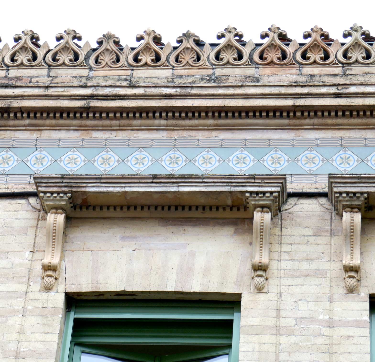 2, rue Ingres. La maison a été surélevée et "rhabillée". vers 1915
