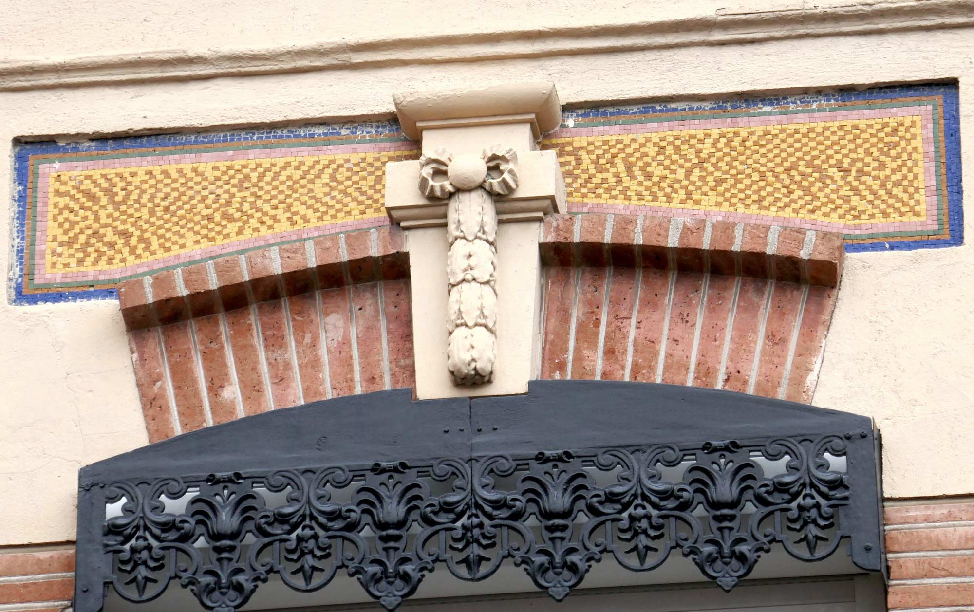 Rue du Capitaine Escudié, angle rue Claire Pauilhac.  G. Masquet et fils, architectes, 1910.