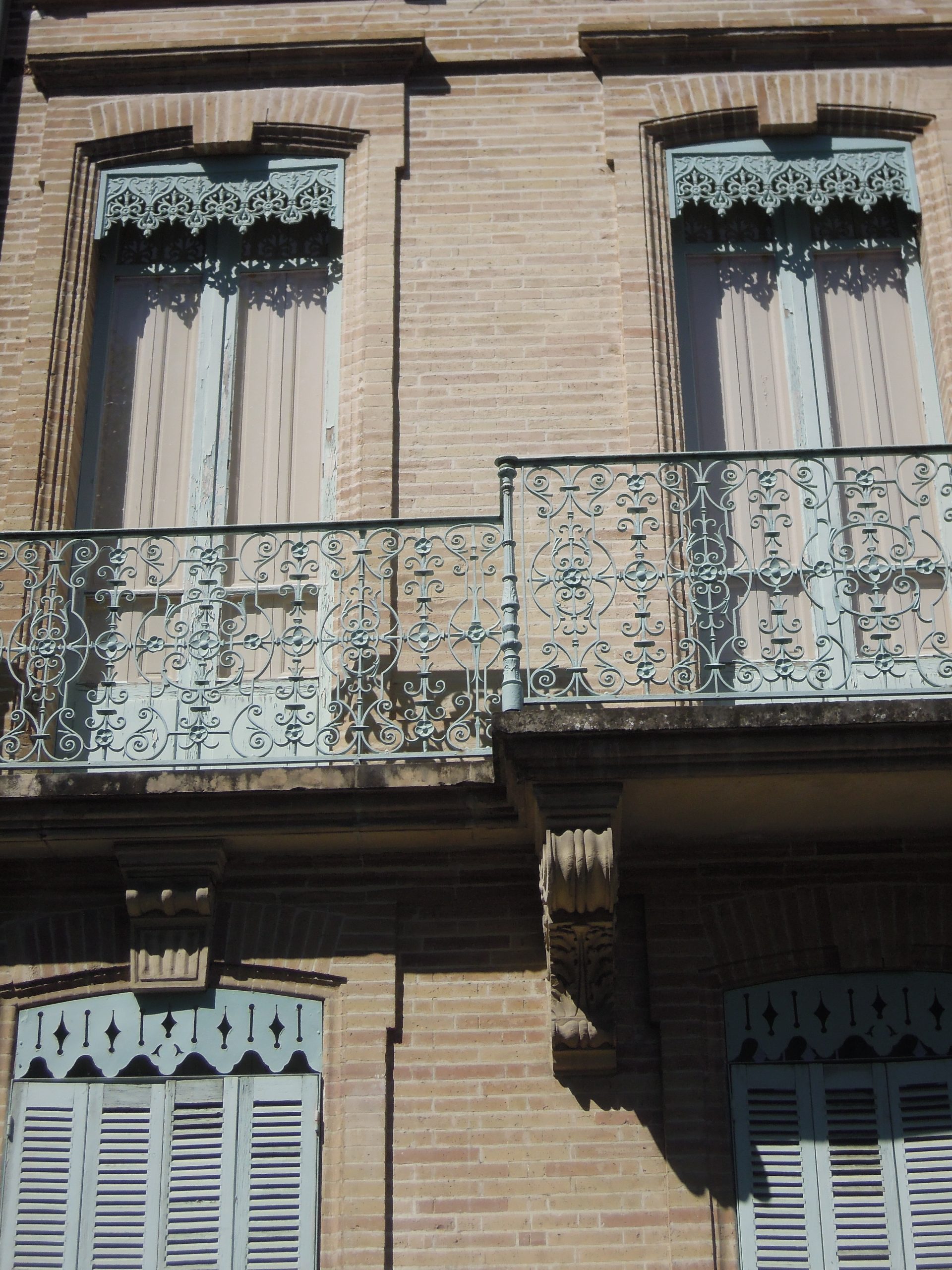 1, rue de Coulmiers – Deux lambrequins différents