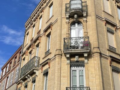 Les décorations en terre cuite