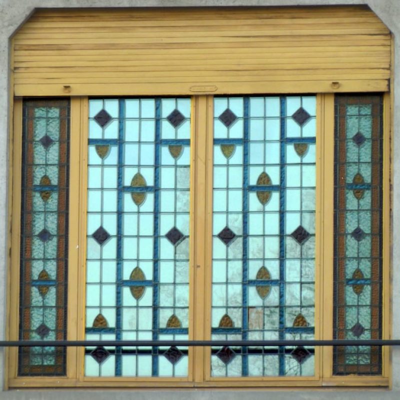 Même immeuble, cette verrière, située à l'étage au-dessus a également été photographiée depuis l'extérieur puis, grâce à l'accueil des habitants, de l'intérieur.